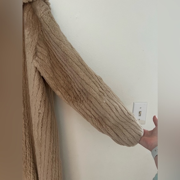 Vintage Fur Coat - Picture 4 of 9